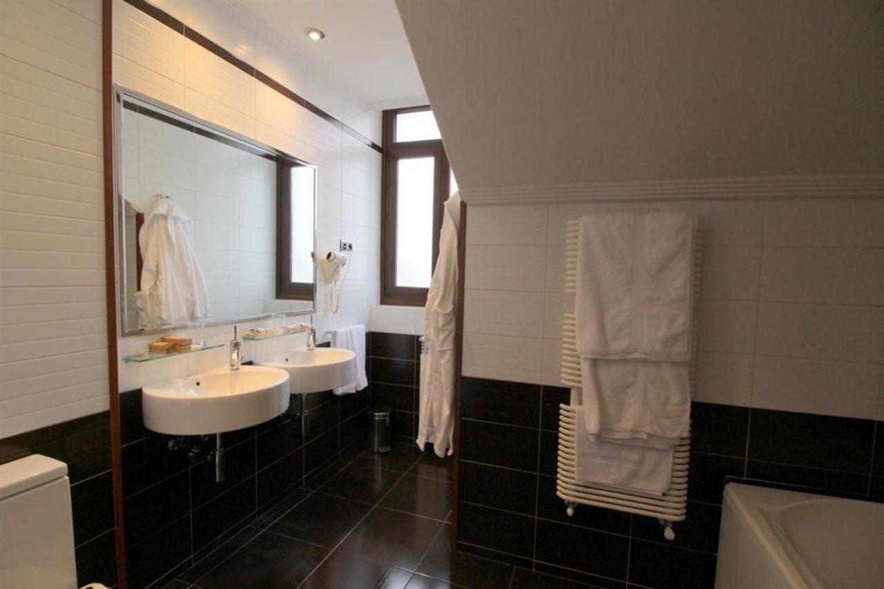 Hospedium Hotel La Casona Del Conde Noreña Екстериор снимка