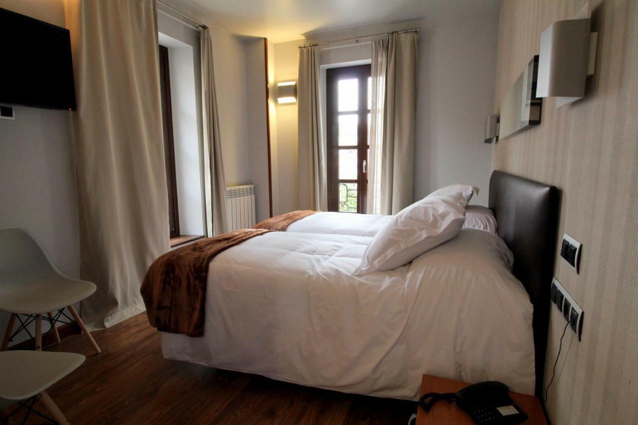 Hospedium Hotel La Casona Del Conde Noreña Екстериор снимка