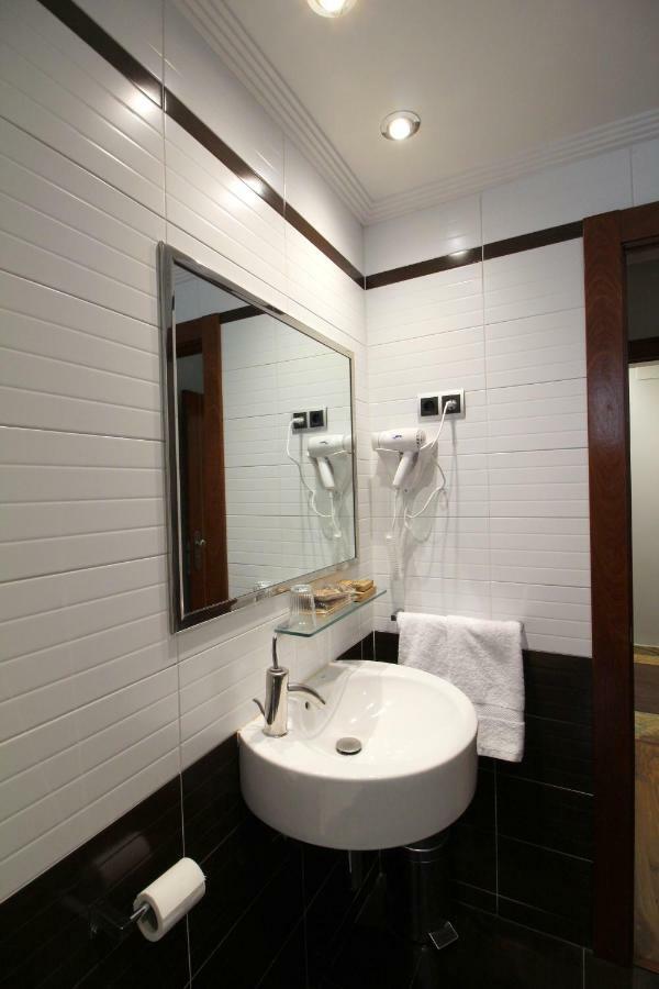 Hospedium Hotel La Casona Del Conde Noreña Екстериор снимка