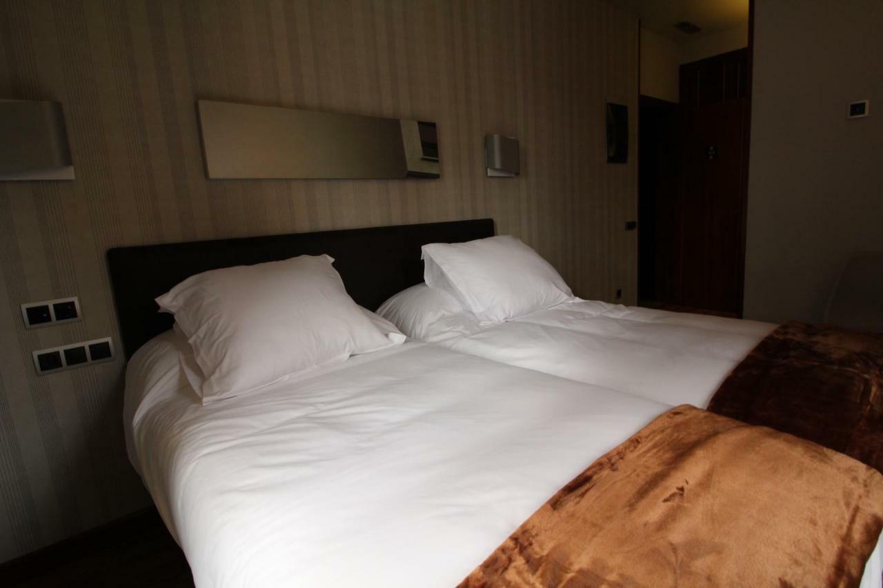 Hospedium Hotel La Casona Del Conde Noreña Екстериор снимка