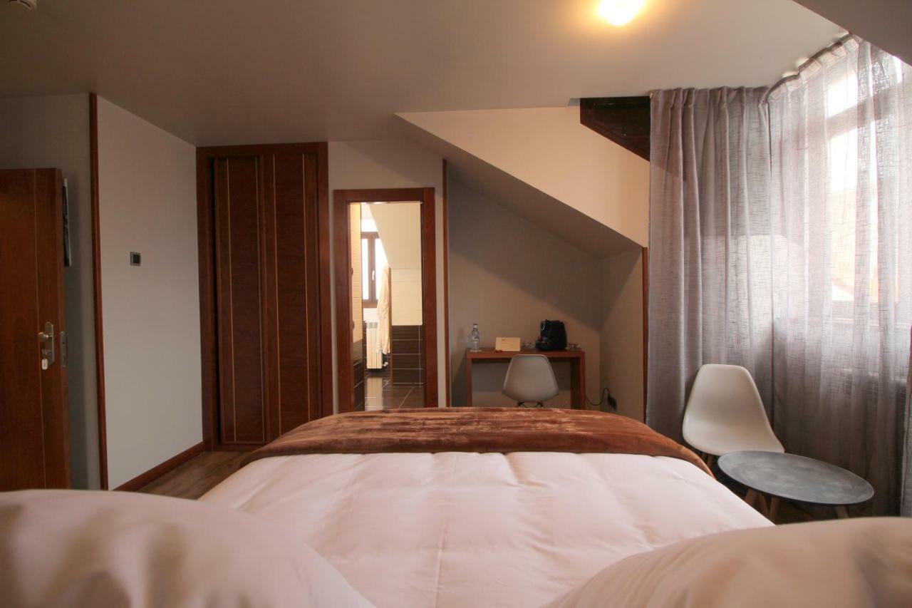 Hospedium Hotel La Casona Del Conde Noreña Екстериор снимка
