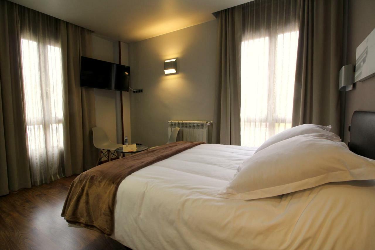 Hospedium Hotel La Casona Del Conde Noreña Екстериор снимка