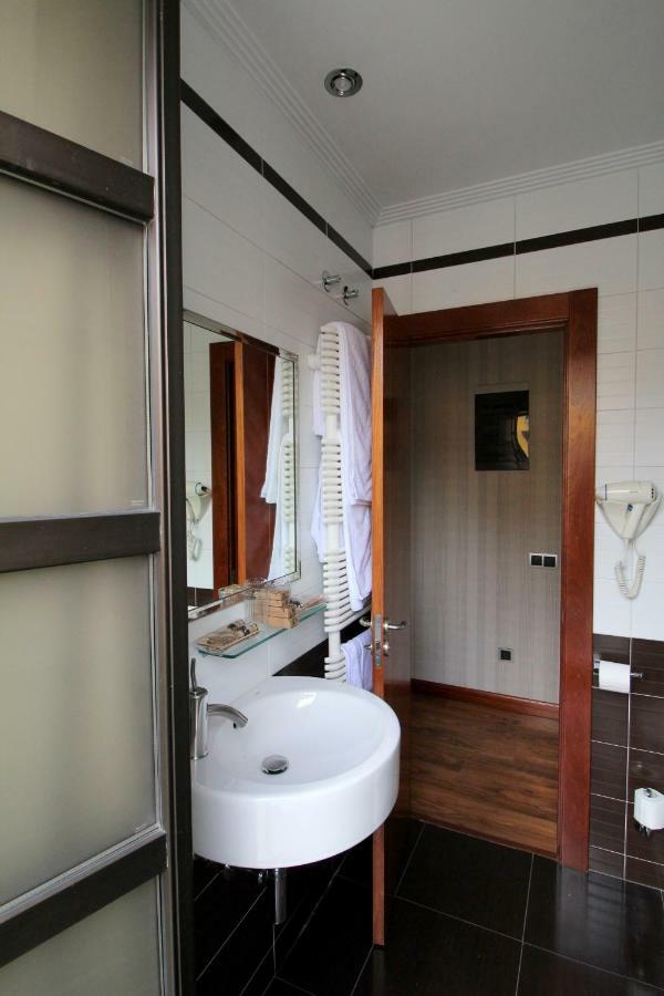 Hospedium Hotel La Casona Del Conde Noreña Екстериор снимка