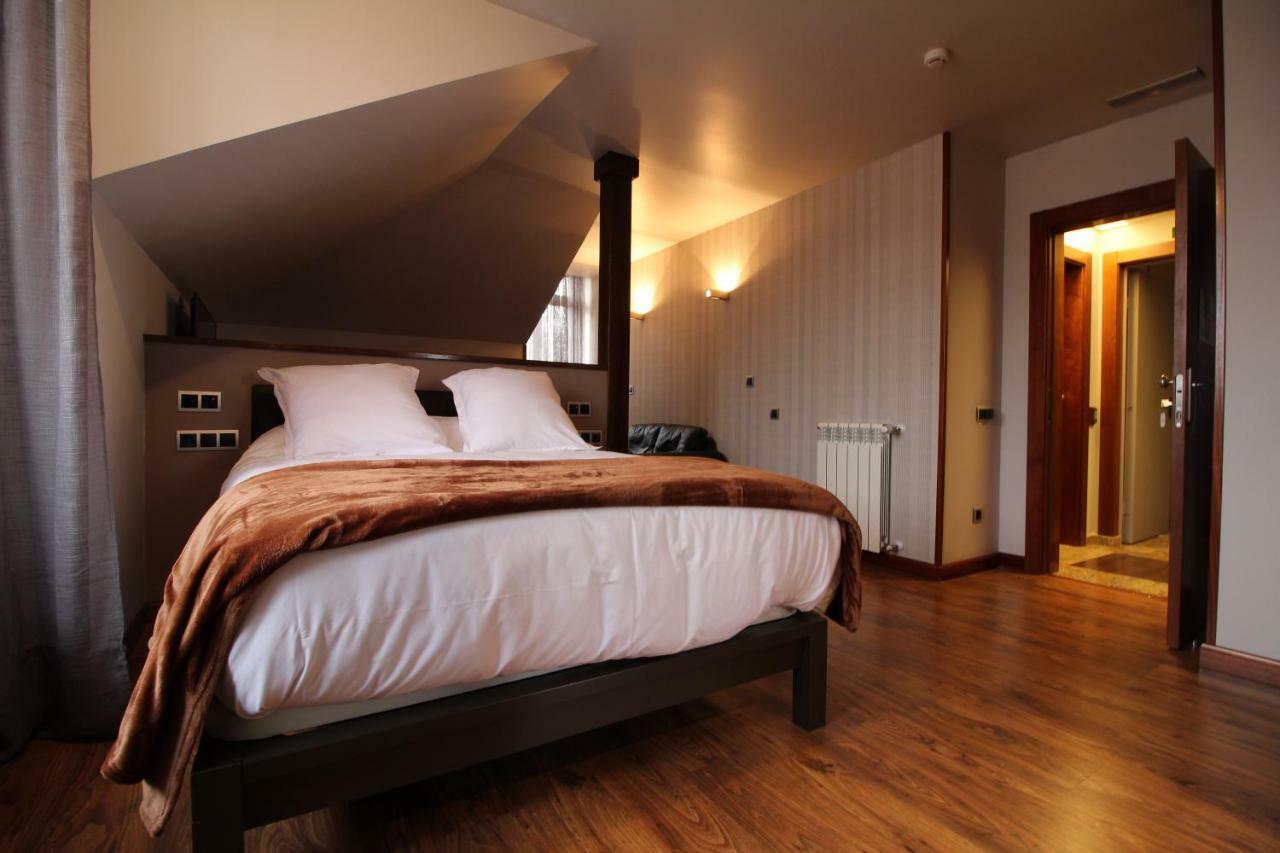 Hospedium Hotel La Casona Del Conde Noreña Екстериор снимка