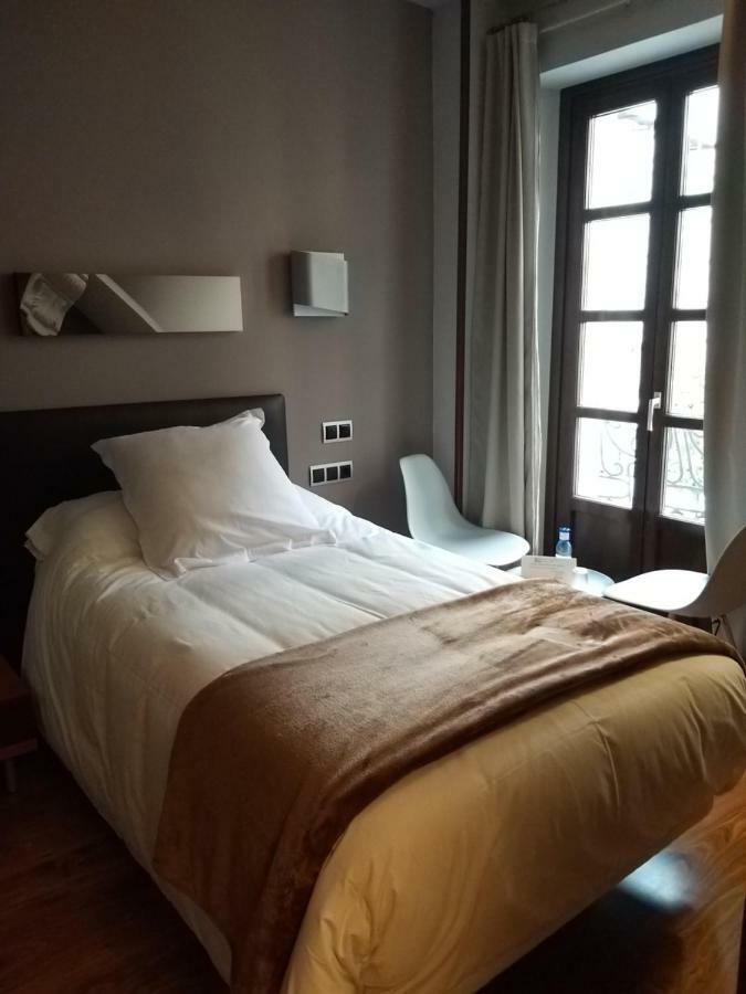 Hospedium Hotel La Casona Del Conde Noreña Екстериор снимка